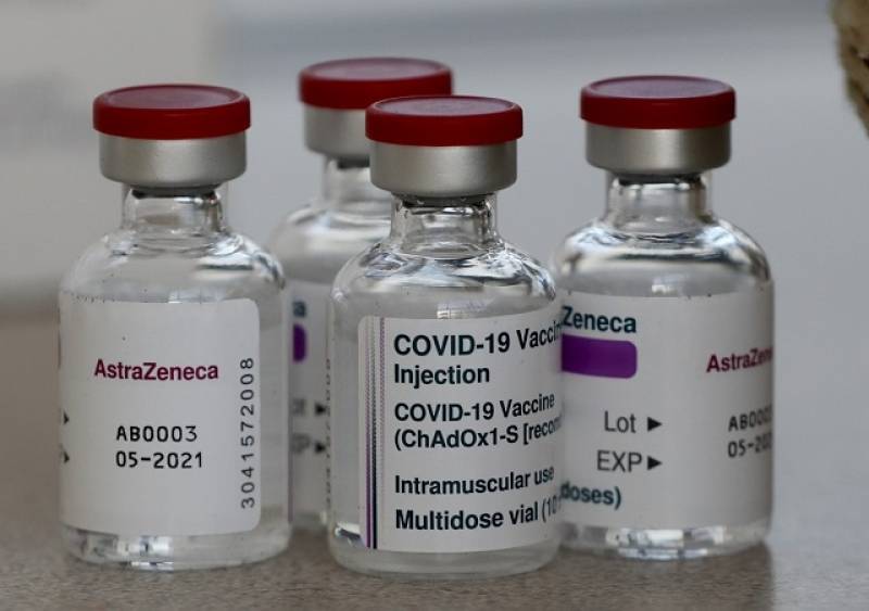 Pfizer e AstraZeneca: ecco la verità sugli effetti collaterali