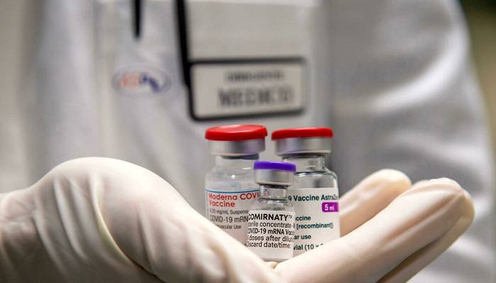 AstraZeneca prima e Pfizer dopo: la combinazione perfetta