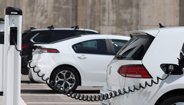 auto-elettriche-abbandono-benzina