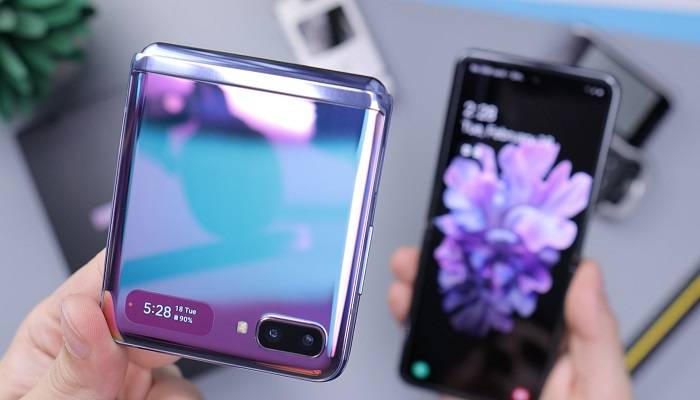 Galaxy Z Flip 3: Samsung potrebbe andarci piano con il prezzo