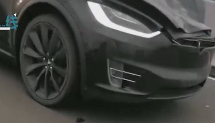 Tesla: investimento mortale di un poliziotto e di un collega