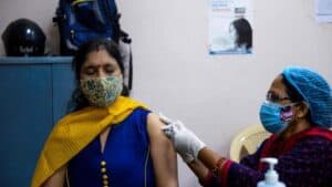 COVID: la variante Delta mette a rischio l'efficacia dei vaccini?
