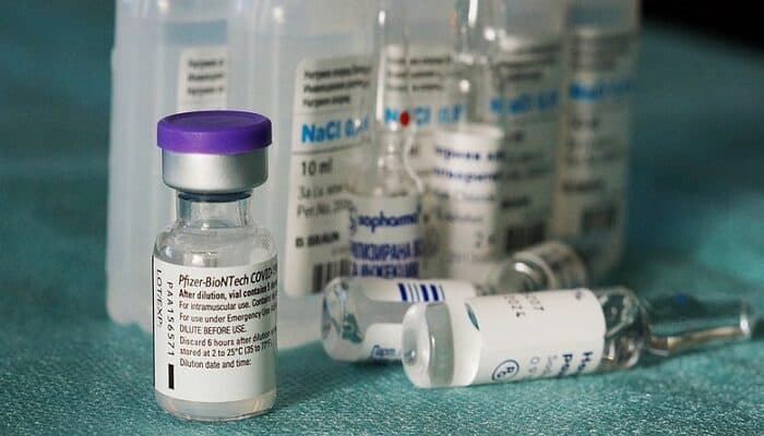pfizer-astrazeneca-vaccino-migliore