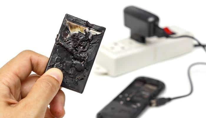 Smartphone: ecco cosa non fare per evitare di distruggere la batteria