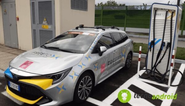 auto-elettriche-stanno-arrivando-in-autostrada-le-colonnine-di-ricarica-free-to-x