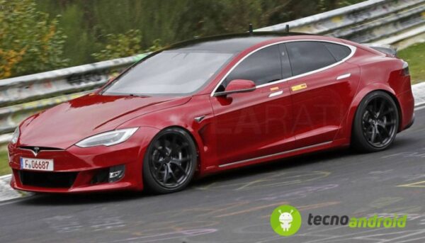 tesla-model-s-plaid-video-in-soggettiva-da-0-a-240-km-orari