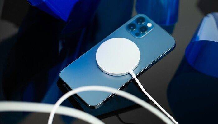 apple-presentato-nuova-batteria-magsafe-serie-iphone-12