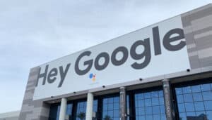 google-ammette-assistente-registra-quando-non-attivo
