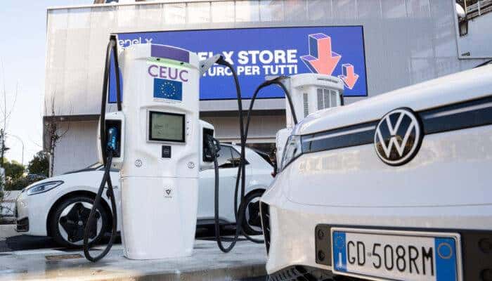 Enel X e Gruppo Volkswagen: la partnership per 3000 punti di ricarica in Italia