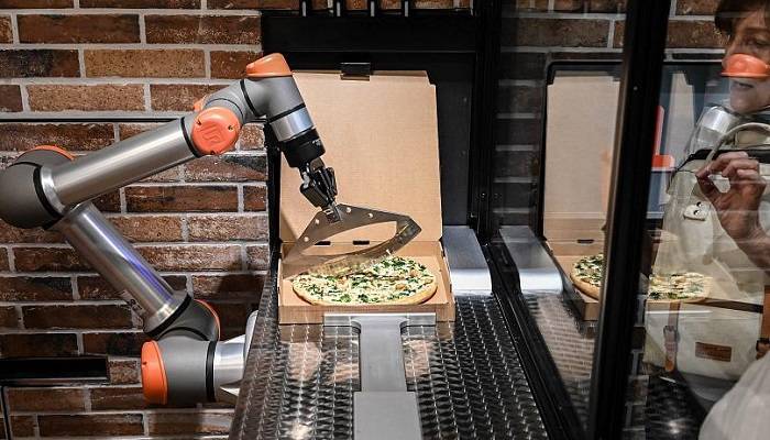 pizzeria gestita dai robot parigi