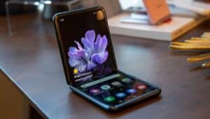 samsung-galaxy-z-flip-3-device-conchiglia-video