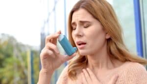 vaccini-effetti-collaterali-asma-rischi