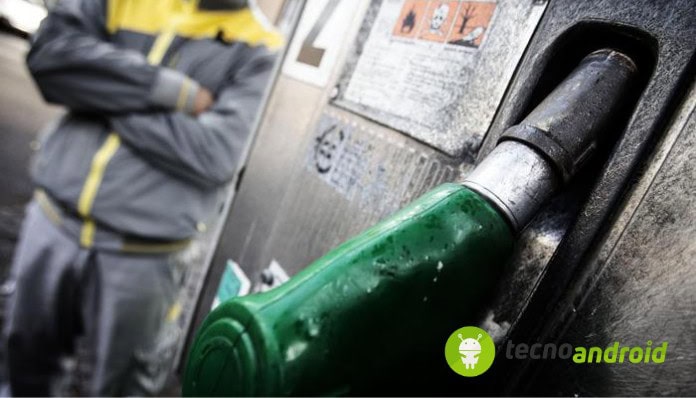 Benzina: fanno paura le previsioni del Codacons sull’aumento prezzi