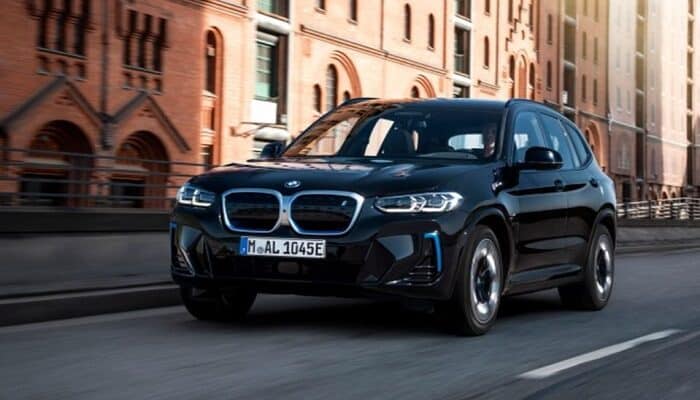 BMW iX3 restyling ufficiale