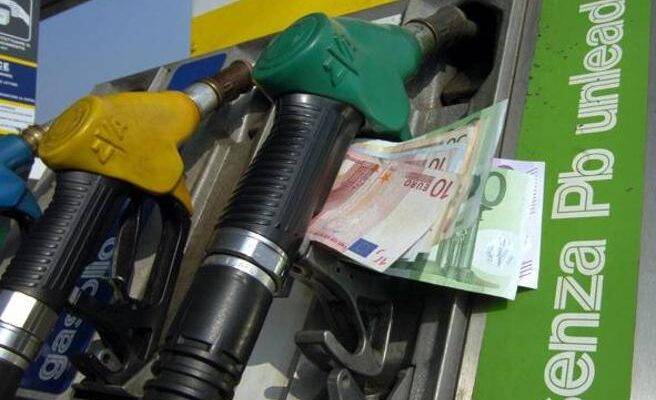benzina-aumento-prezzi-inaccettabili-superano-i-2-euro-litro