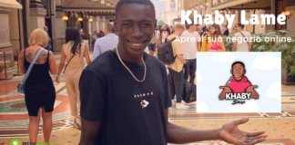 Khaby Lame: il TikToker più famoso al mondo crea il suo primo negozio online