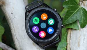 samsung-celebra-enorme-successo-smartwatch-apple-vetta