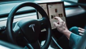 tesla-migliorie-guida-autonoma