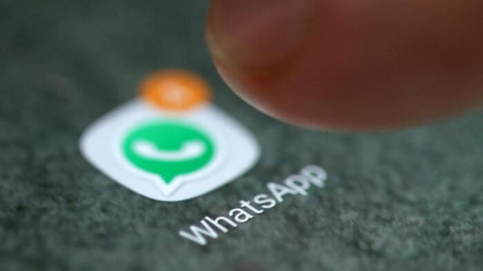 WhatsApp: arrivano le reazioni ai messaggi, l'aggiornamento mostrato nelle prime immagini