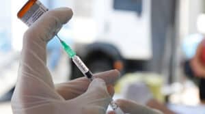 Covid: calo dei vaccini tra i 50enni e nella fascia tra i 12 e i 19 anni
