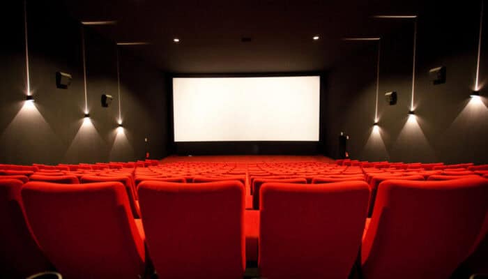 Covid, Speranza: cinema e teatri aperti al 100%, discoteche al 50%