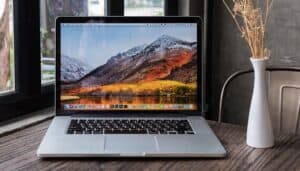 macbook-pro-nuovo-caricabatterie-nuove-tecnologie-materiali