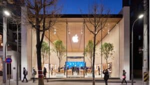 Apple, Apple Store, iPhone, iPhone 13, Steve Jobs, iFixit