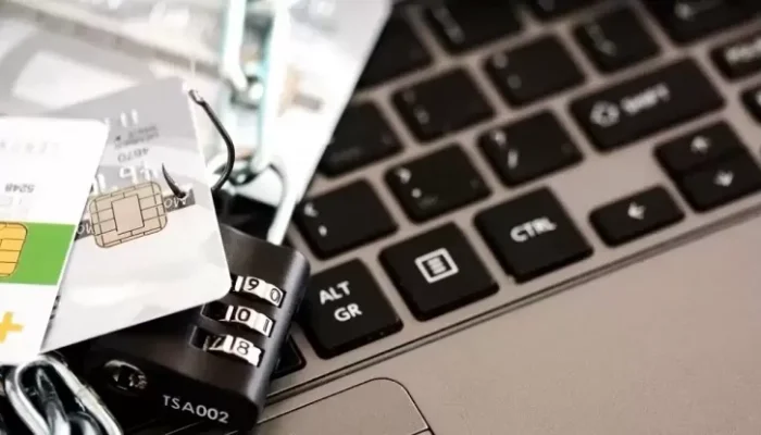 Truffa Intesa Sanpaolo: il messaggio del conto bloccato ruba soldi ai clienti
