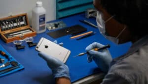 apple-estendera-programma-gratuito-riparazione-iphone-12-altri-paesi