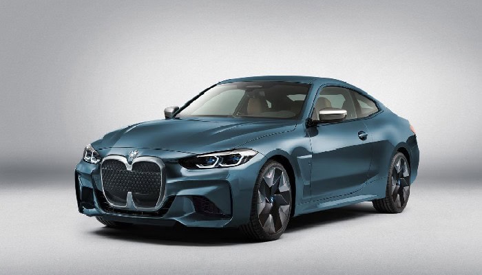 BMW i4, autonomia elettrica migliorata: ecco quanti chilometri potrai farci