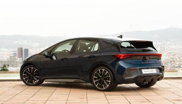 cupra born posteriore
