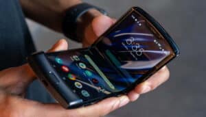 motorola-razr-3-nuovo-pieghevole-processore-snapdragon-8-gen-1