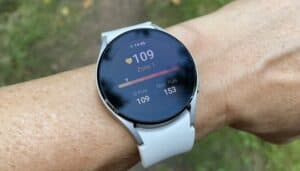 samsung-starebbe-lavorando-smartwatch-arrotolabile-fotocamera