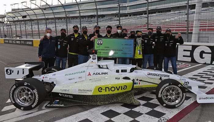 Indy Autonomous Challenge, PoliMOVE vince la gara tra auto da corsa a guida autonoma