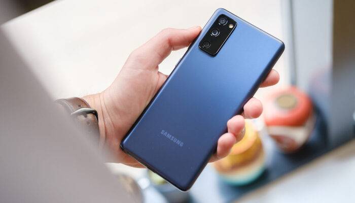 Samsung-Galaxy-S20-FE-aggiornamento-Android-12