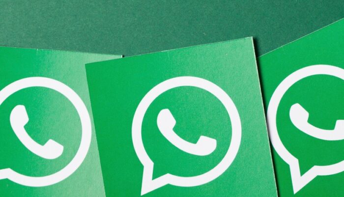 WhatsApp: nuovo trucco per entrare da invisibili in chat gratis 