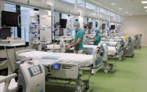 Covid: cosa succederà in Europa con Omicron, ecco le parole dei virologi