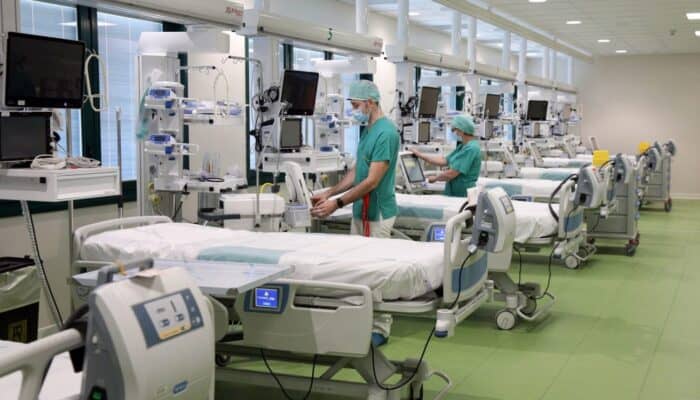 Covid: cosa succederà in Europa con Omicron, ecco le parole dei virologi 