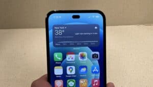 iPhone-14-foro-nel-display-mockup