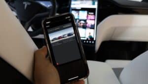 tesla assicurazione apple