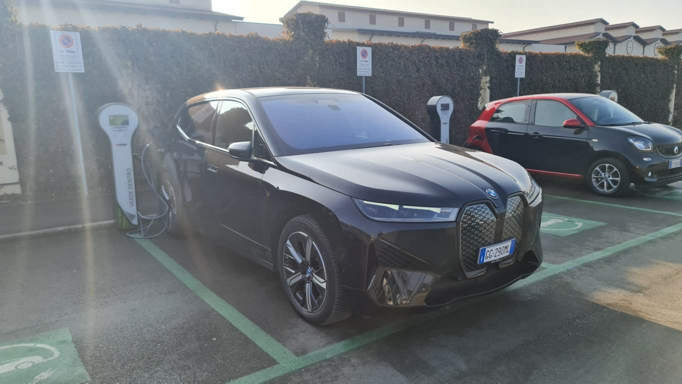 BMWiX (27)