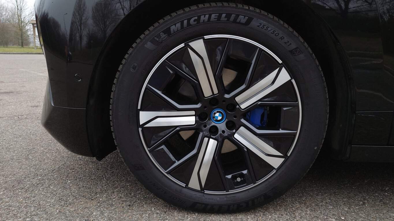 BMWiX (34)