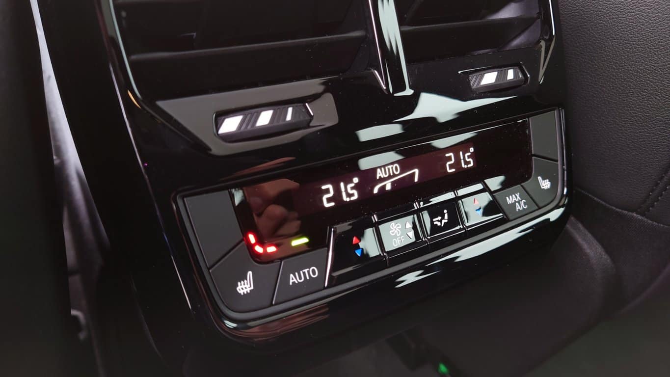 BMWiX (41)