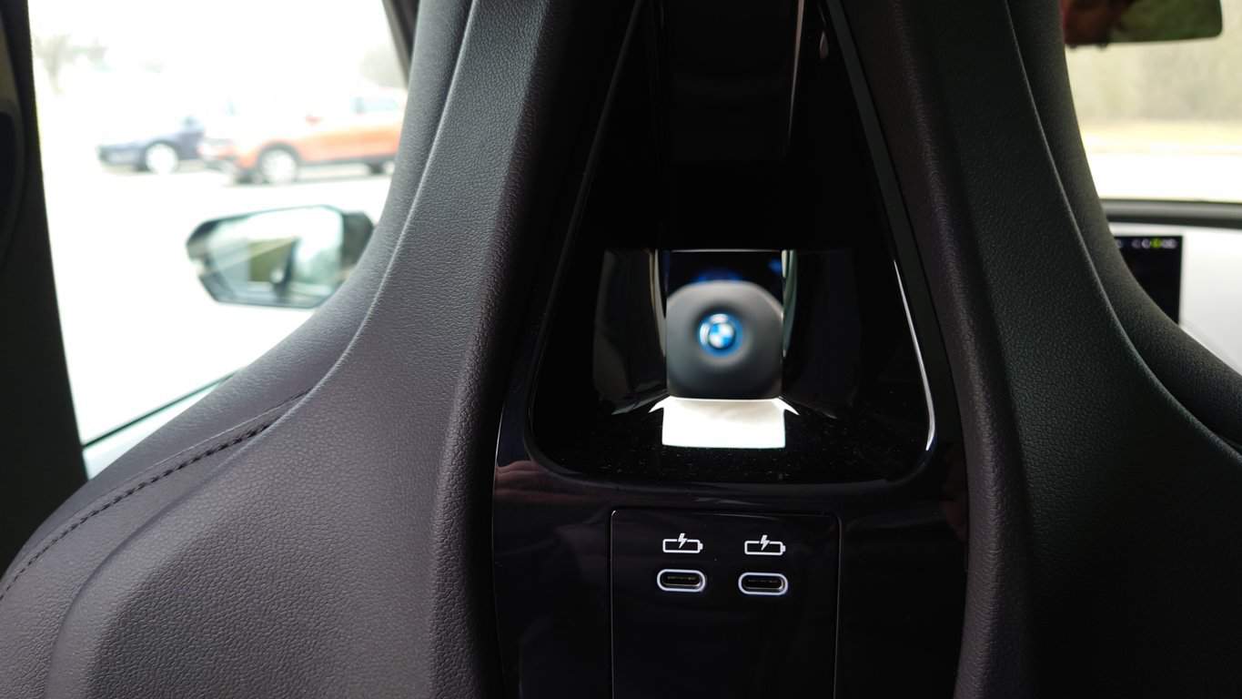 BMWiX (42)