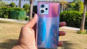 Realme-9-Pro-foto-backcover-cambia-colore