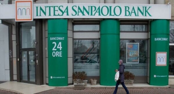 Banca Intesa Sanpaolo: la truffa gira ed è pericolosa, svuotati i conti