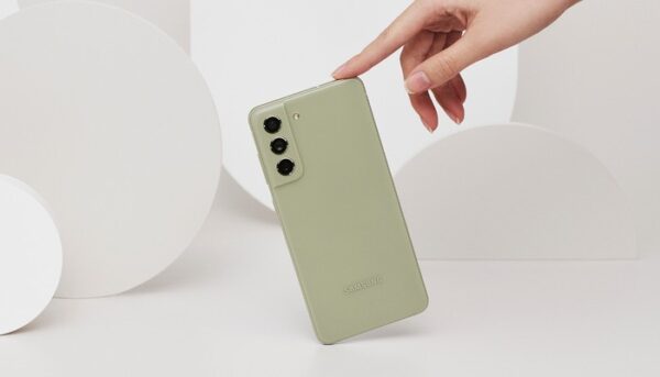 galaxy-s21-fe-primi-problemi-dello-smartphone-riguardano-schermo
