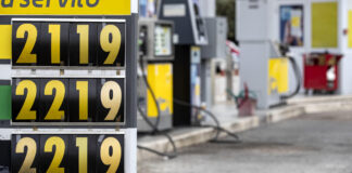 Carburante alle stelle: benzina e diesel, ecco perché costano così tanto