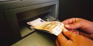 banconota-bancomat-