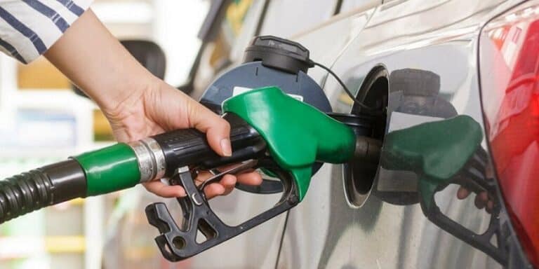 Carburante, prezzi in discesa con il decreto del Governo: ecco quanto costa ora